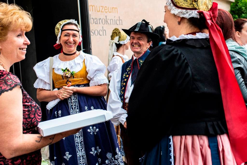 Svatební focení v Chrudimi — folklorní svatba v Muzeu — foto 3