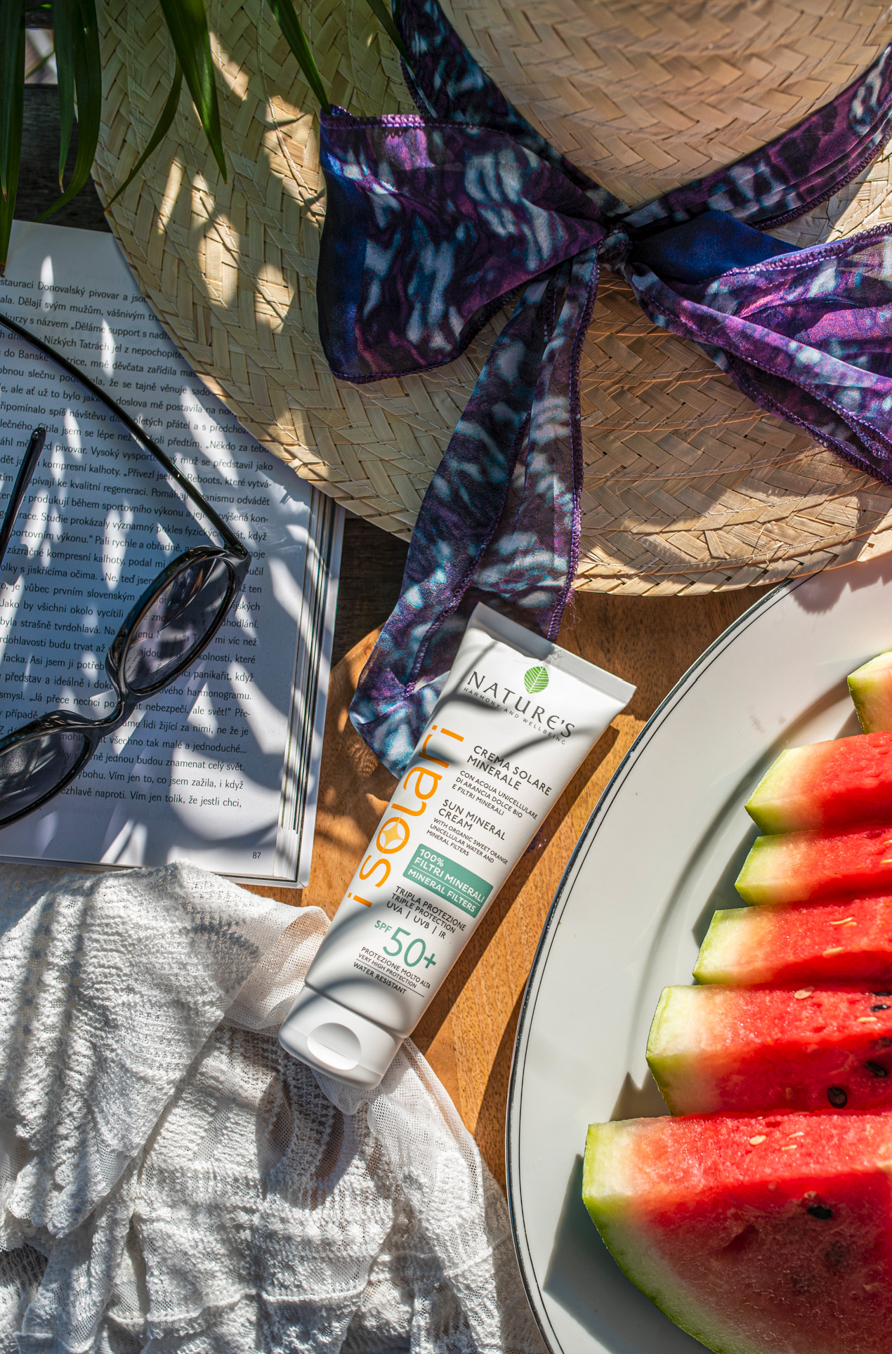 Lifestyle produktové fotografie kosmetiky Nature's iSolari (nejen pro sociální sítě) — foto 6