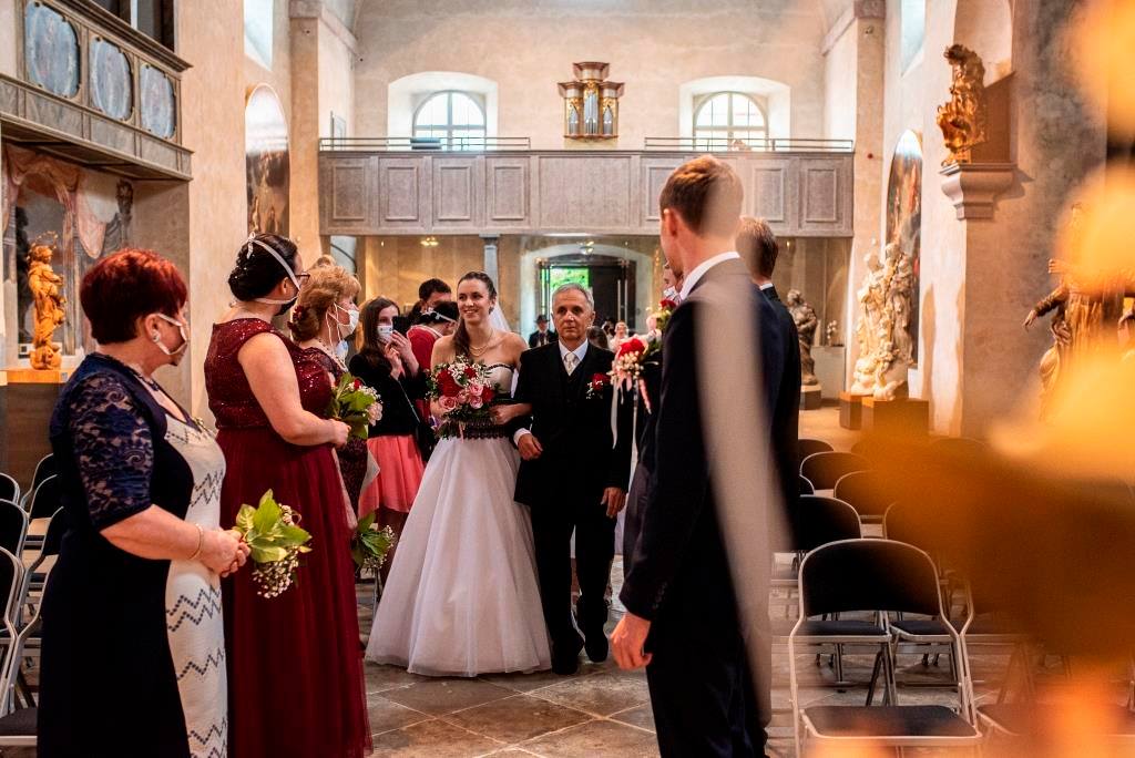 Svatební focení v Chrudimi — folklorní svatba v Muzeu — foto 6