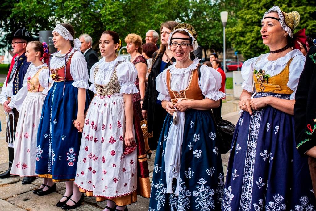 Svatební focení v Chrudimi — folklorní svatba v Muzeu — foto 4