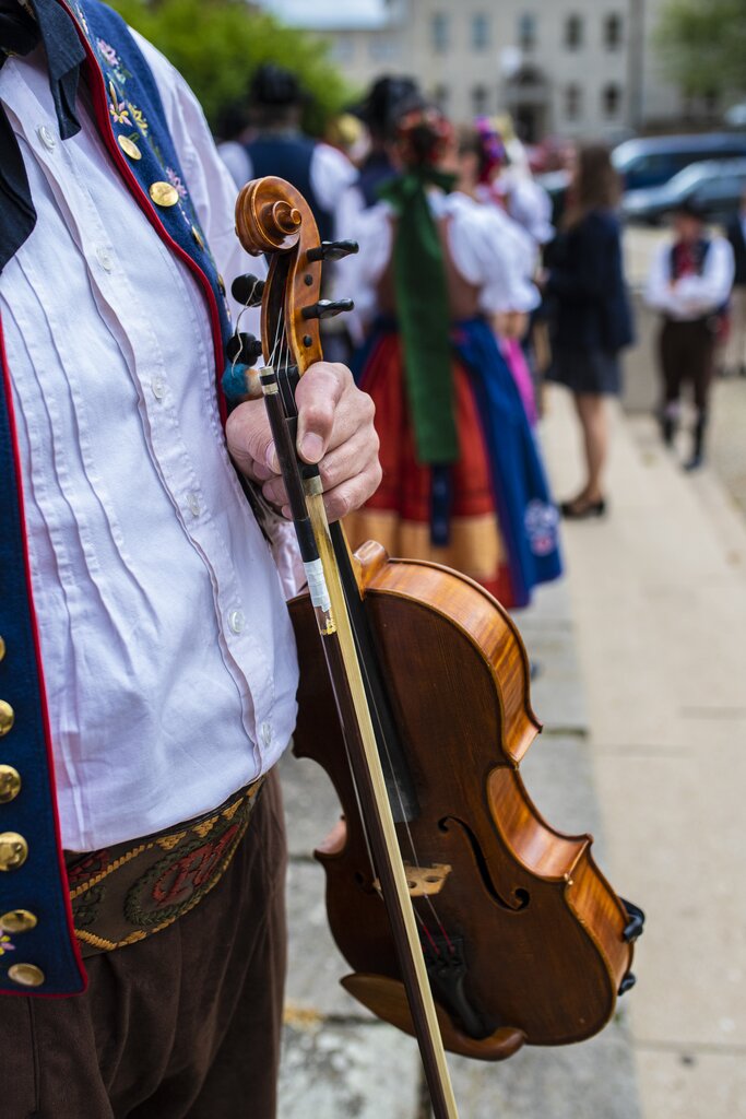 Svatební focení v Chrudimi — folklorní svatba v Muzeu — foto 5